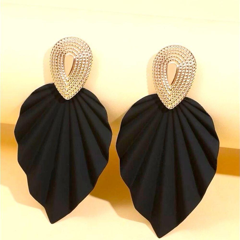 Leaf Decor Earrings NWOT